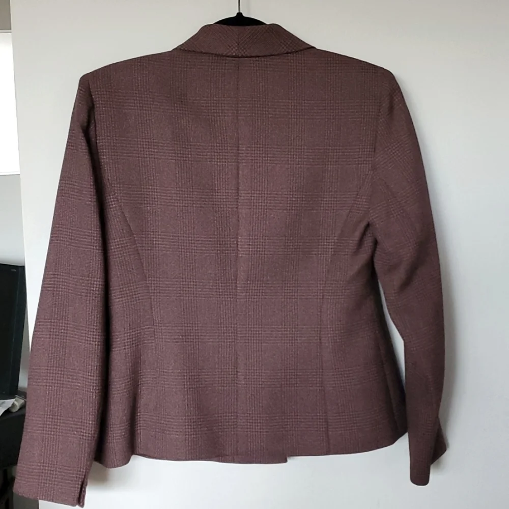 Maroon/Burgandy Le Suit 4 Petite Skirt Suit - Picture 3 of 7